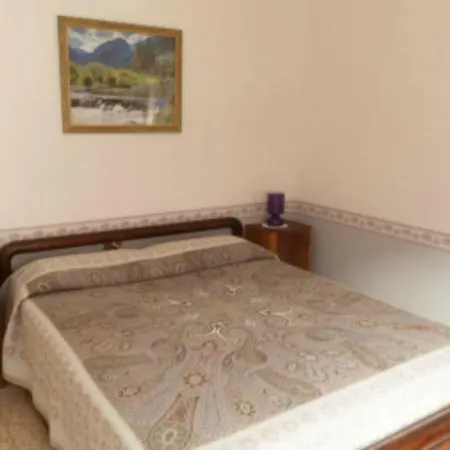 Semesterbostad Casa Legnone *